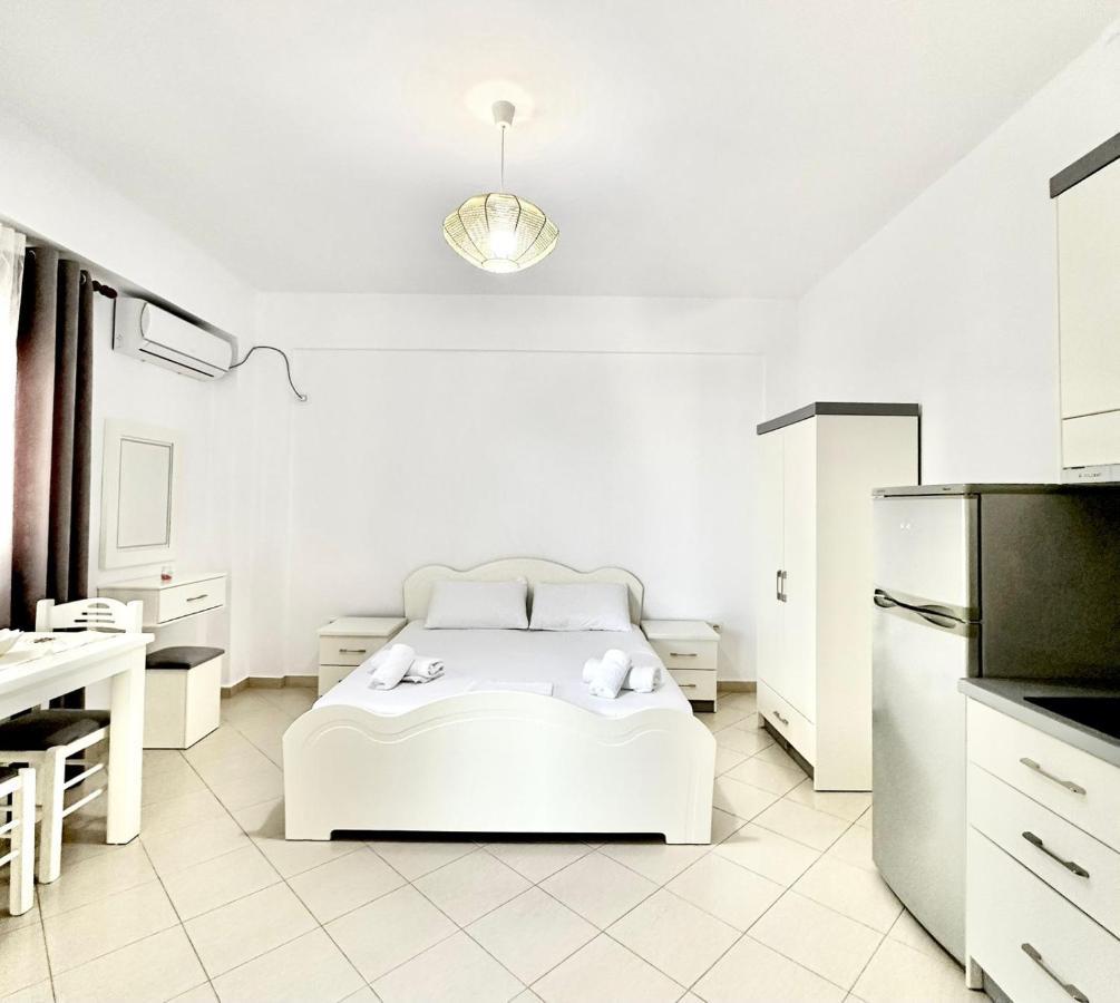 Amar Apartments Sarandë Esterno foto