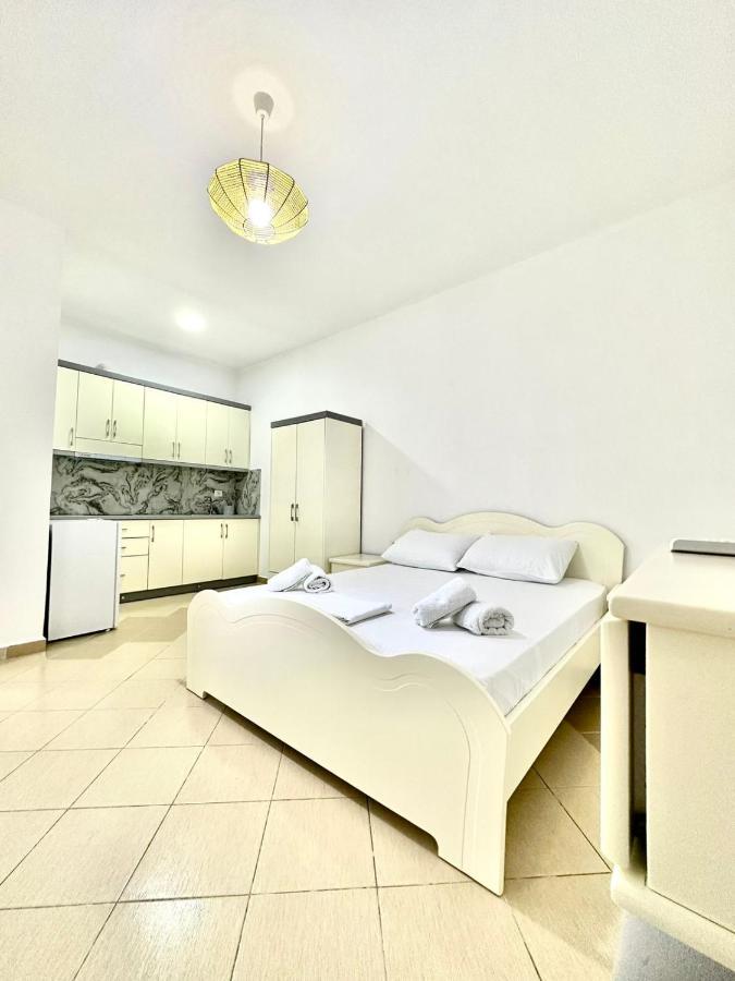 Amar Apartments Sarandë Esterno foto