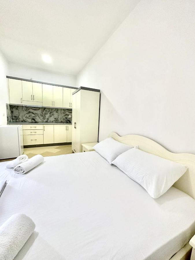 Amar Apartments Sarandë Esterno foto