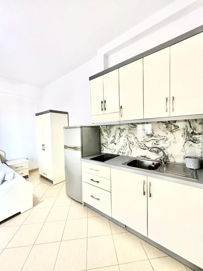 Amar Apartments Sarandë Esterno foto