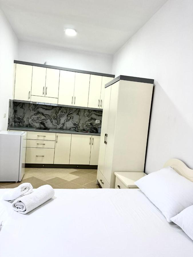 Amar Apartments Sarandë Esterno foto