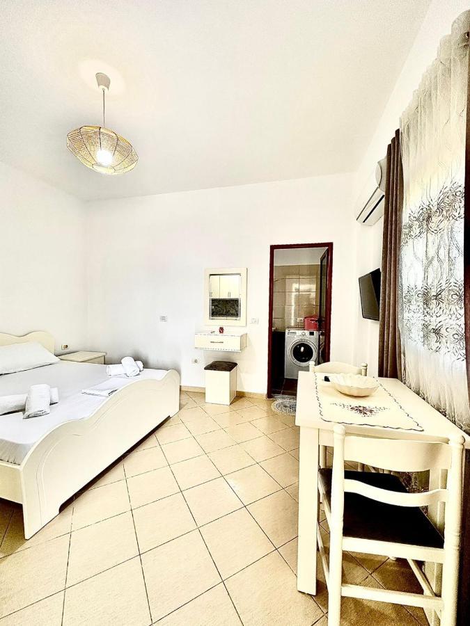Amar Apartments Sarandë Esterno foto