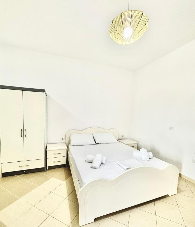 Amar Apartments Sarandë Esterno foto