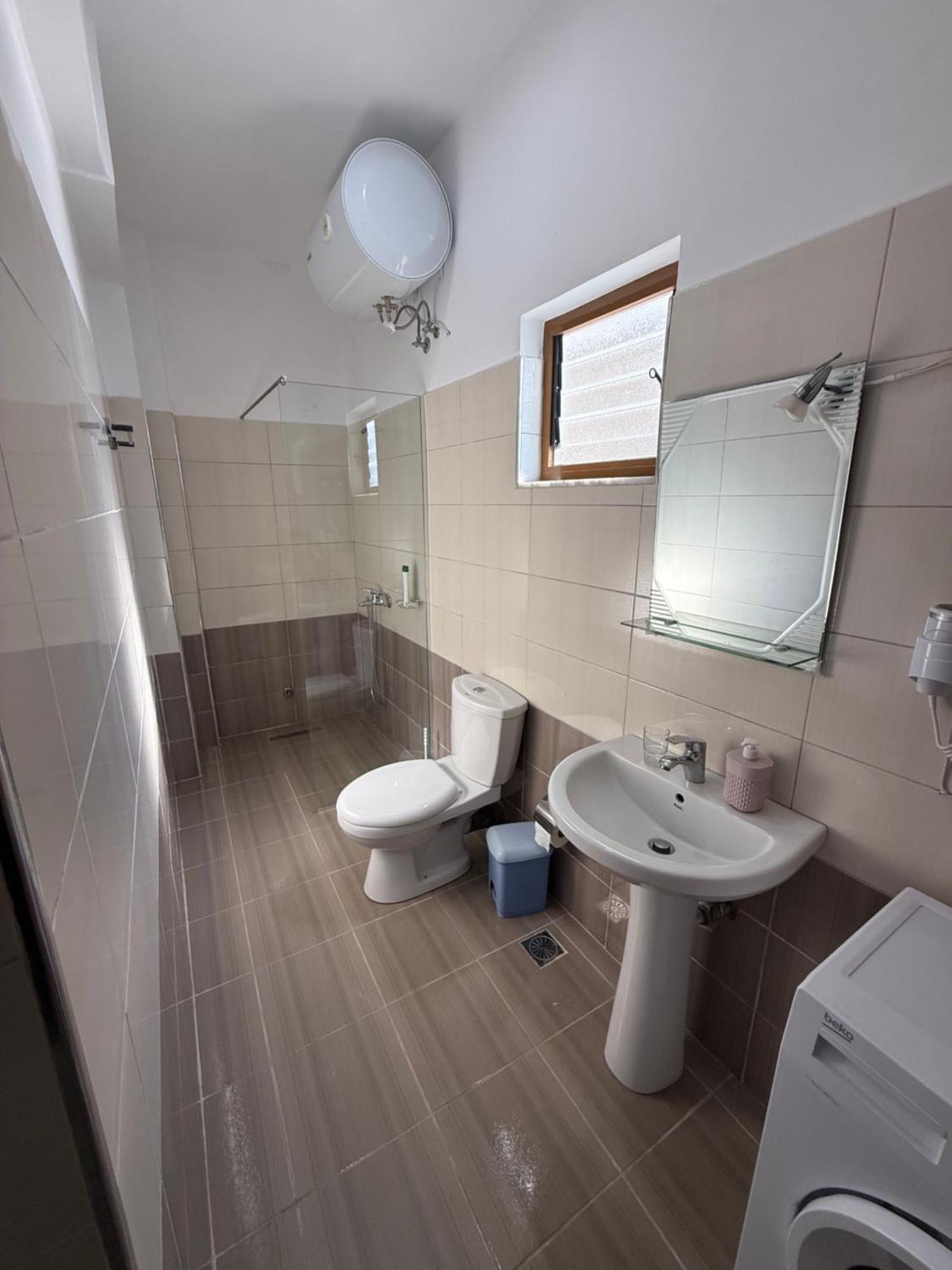 Amar Apartments Sarandë Esterno foto