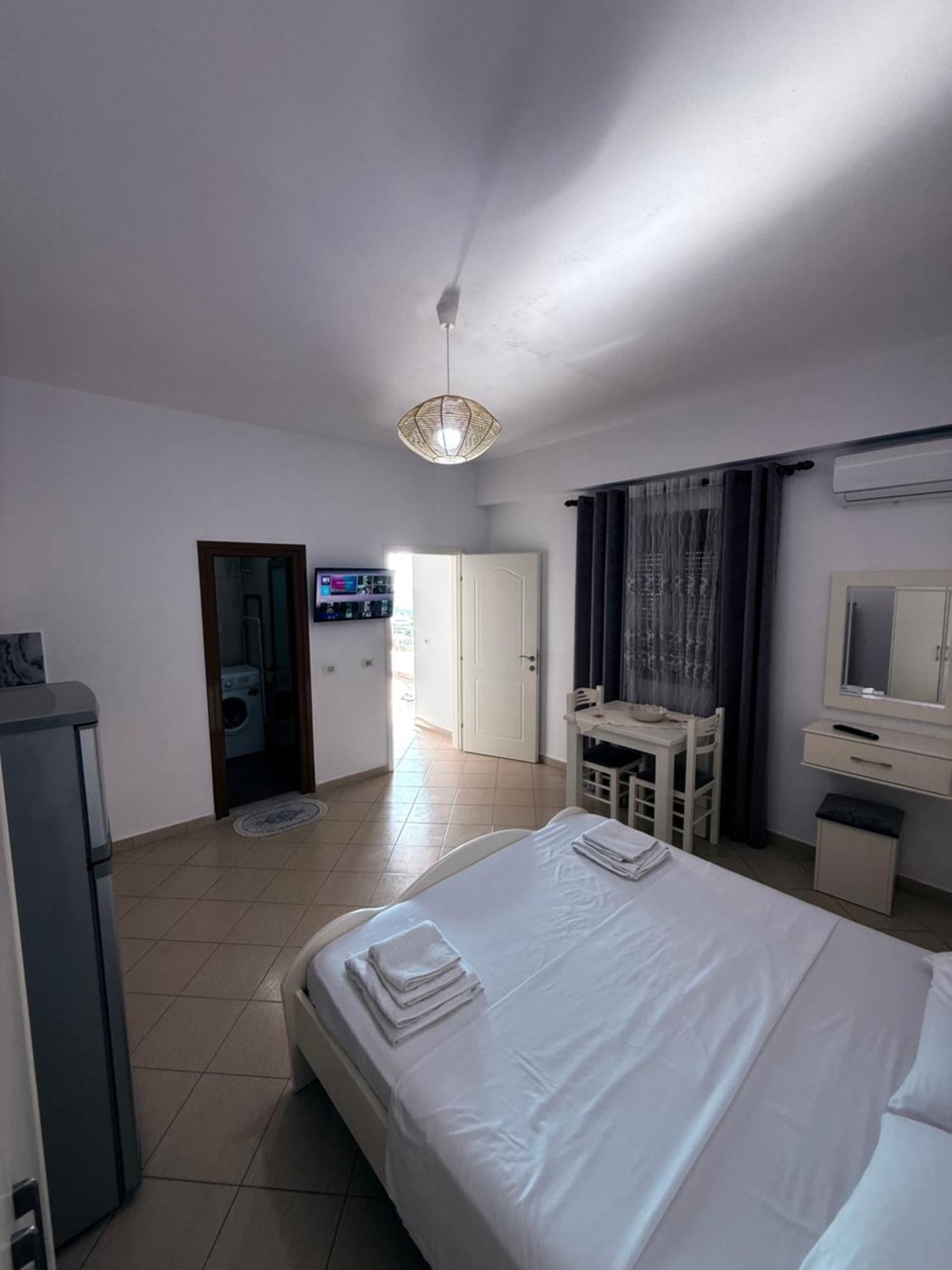 Amar Apartments Sarandë Esterno foto