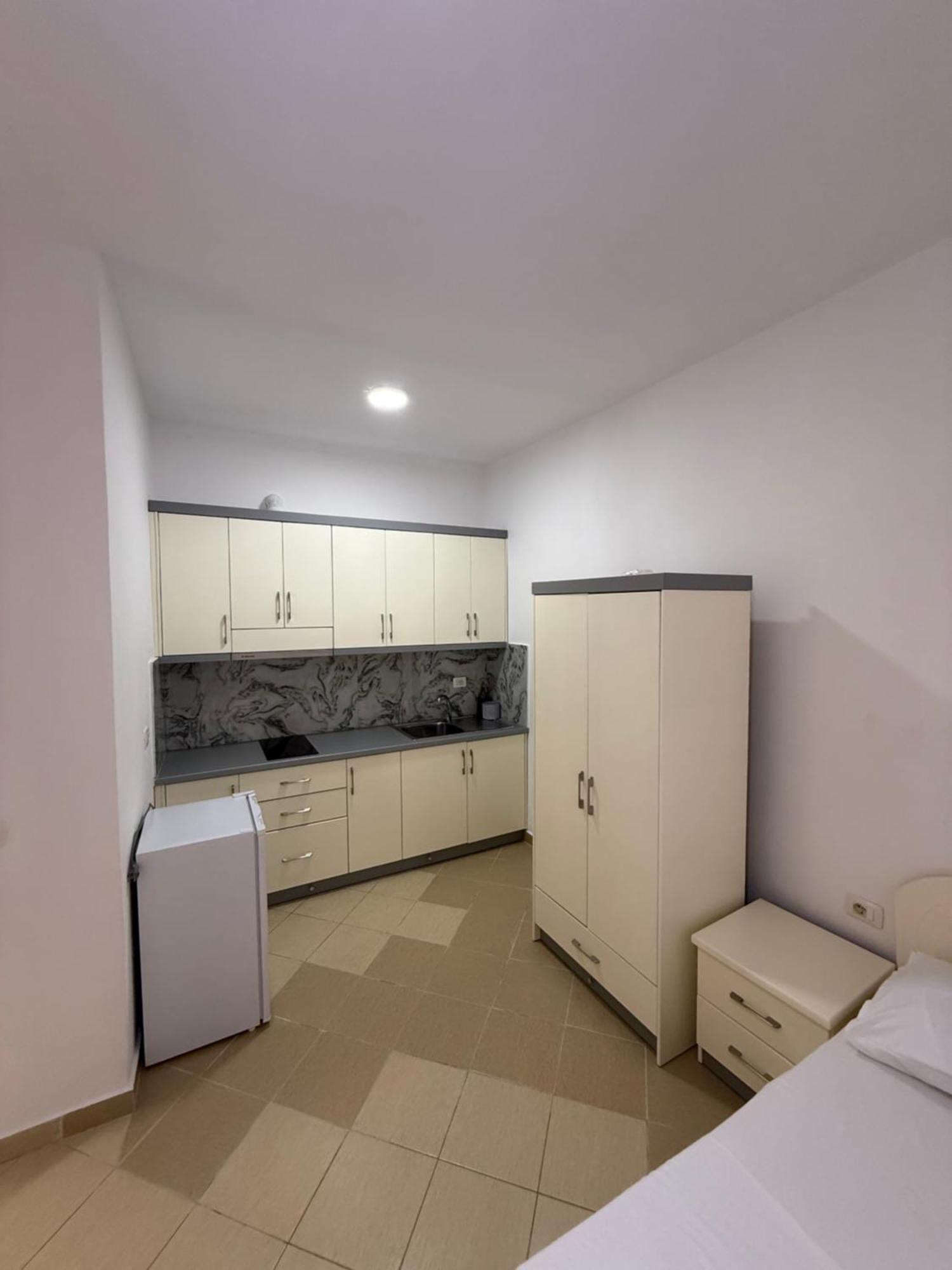 Amar Apartments Sarandë Esterno foto