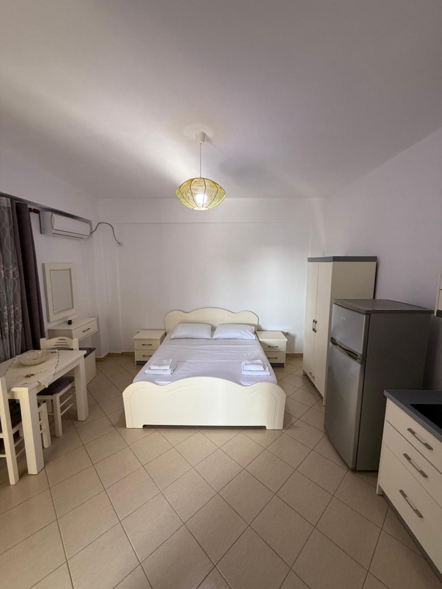 Amar Apartments Sarandë Esterno foto