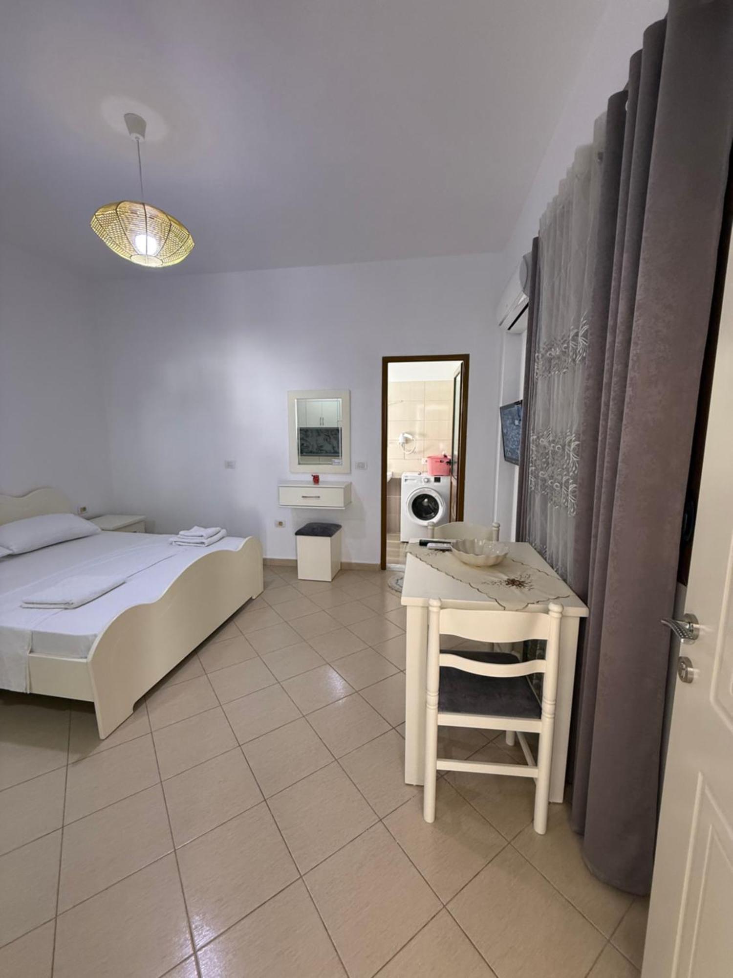 Amar Apartments Sarandë Esterno foto