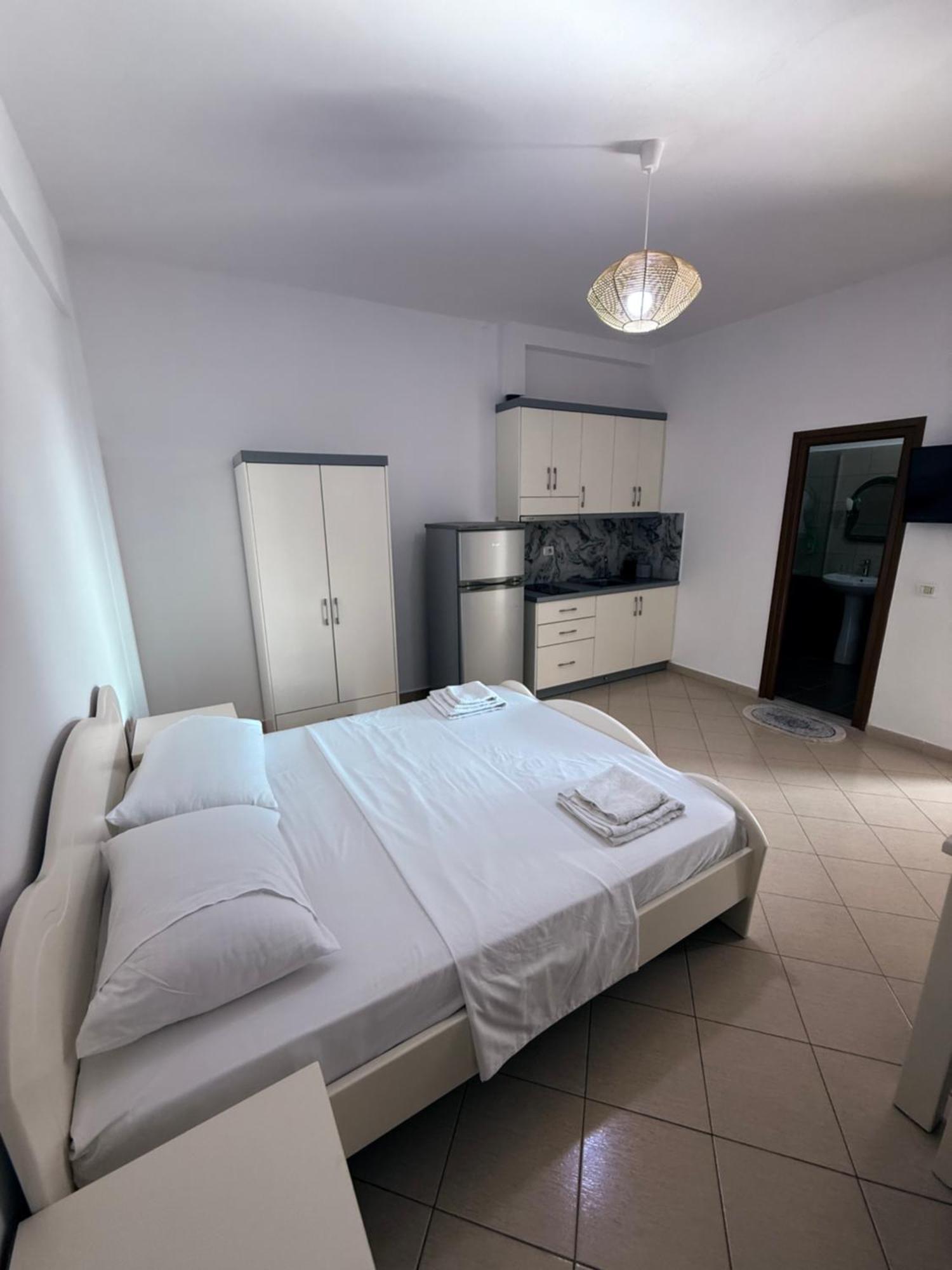 Amar Apartments Sarandë Esterno foto
