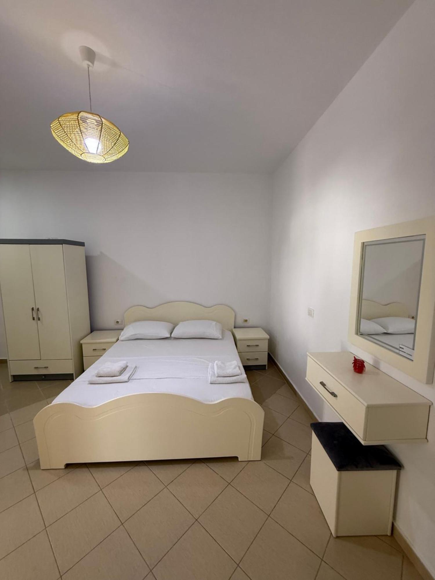 Amar Apartments Sarandë Esterno foto