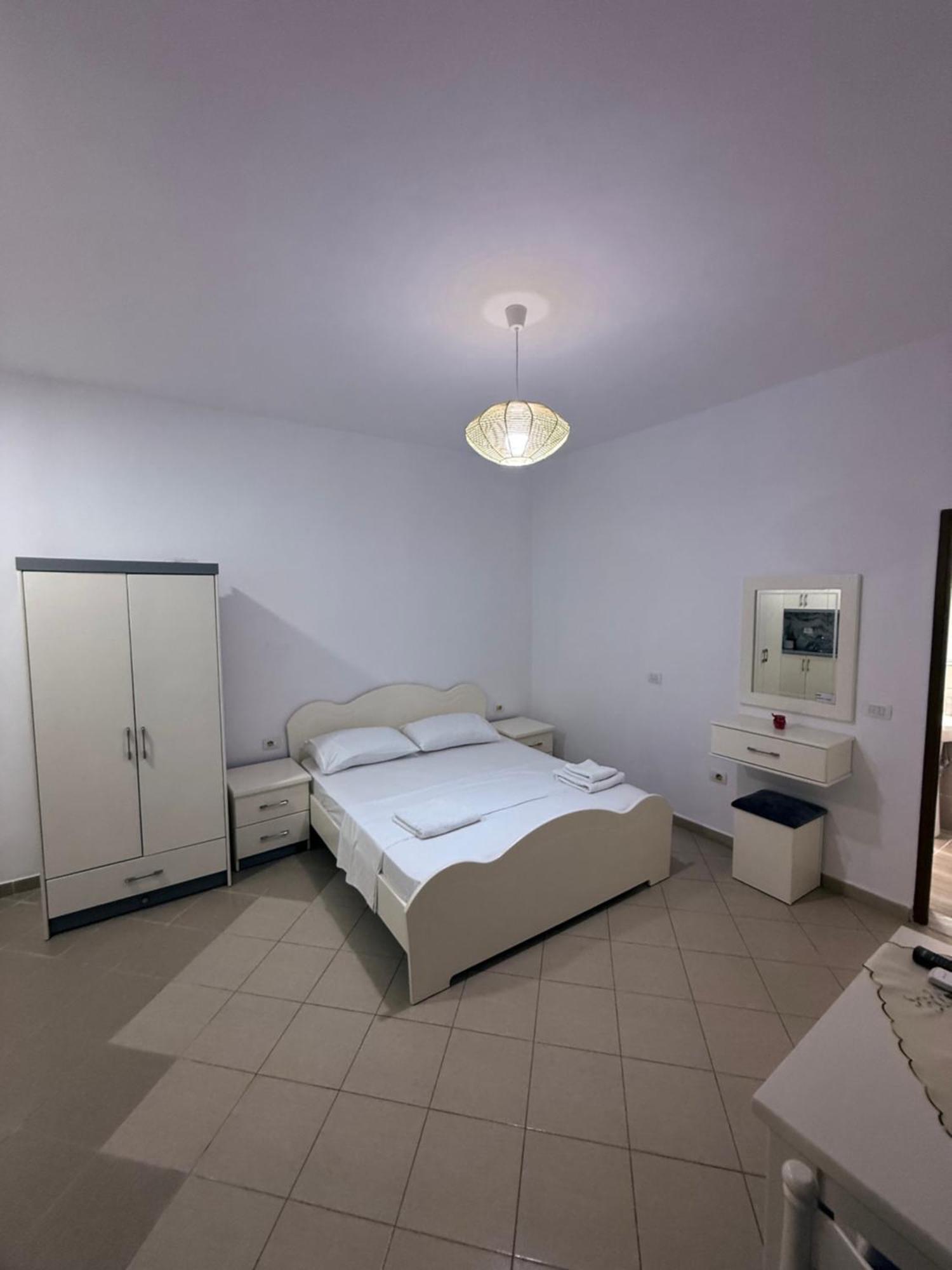 Amar Apartments Sarandë Esterno foto