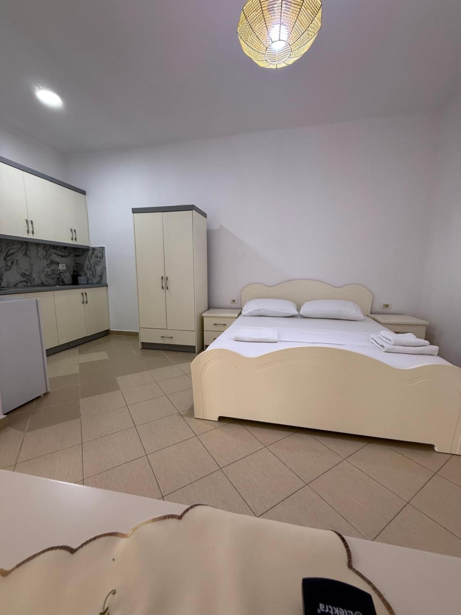 Amar Apartments Sarandë Esterno foto