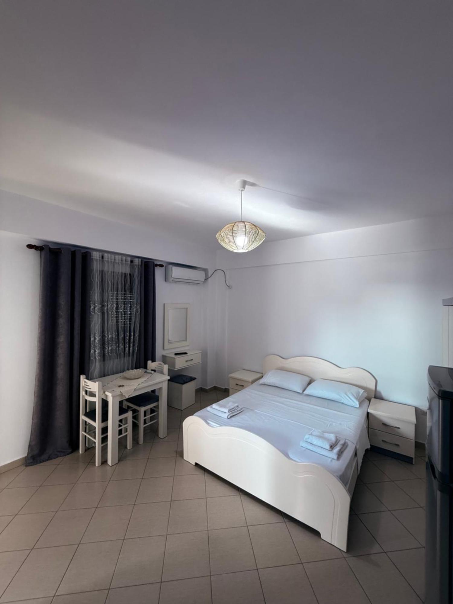 Amar Apartments Sarandë Esterno foto