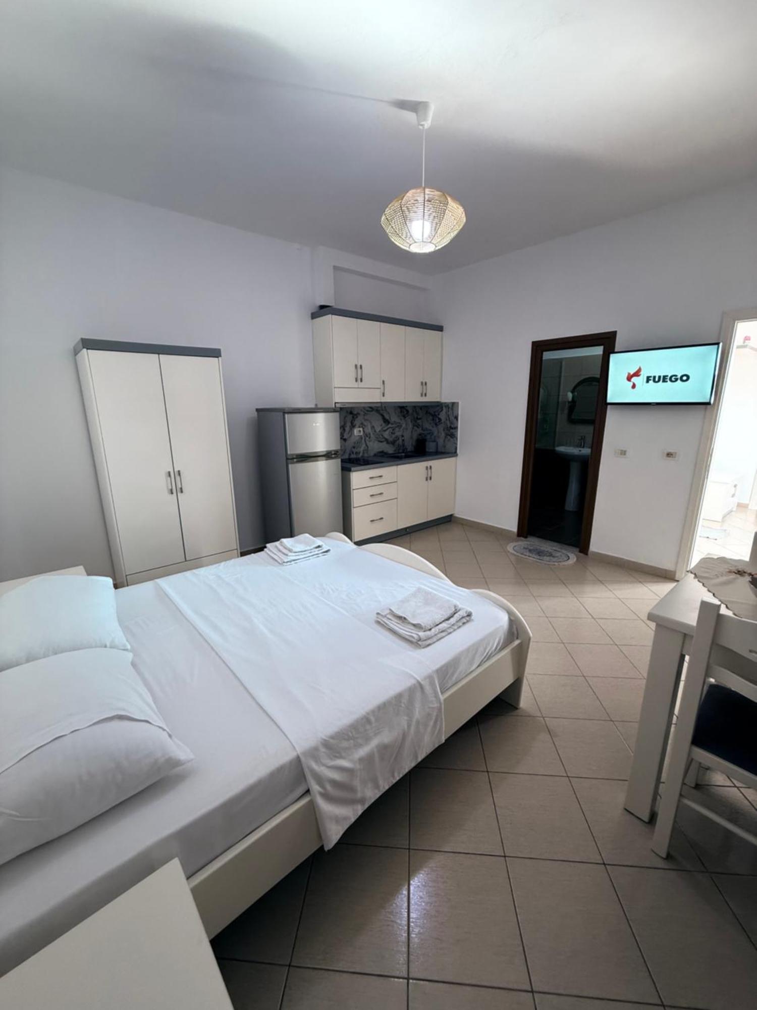 Amar Apartments Sarandë Esterno foto